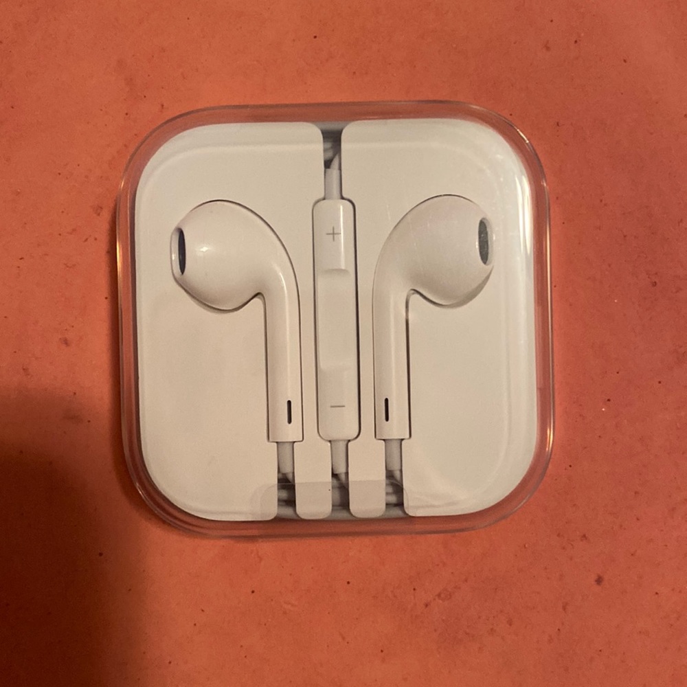 Brand new Apple earbuds